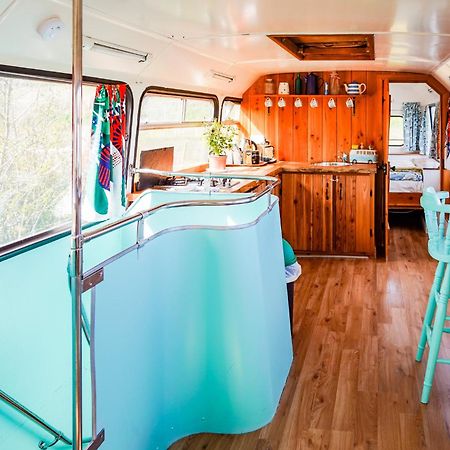 Double Decker Bus At Valentia Island Escape Hotel Chapeltown Exterior photo