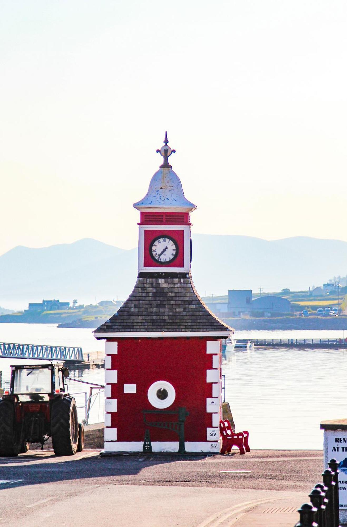 Double Decker Bus At Valentia Island Escape Hotel Chapeltown Exterior photo