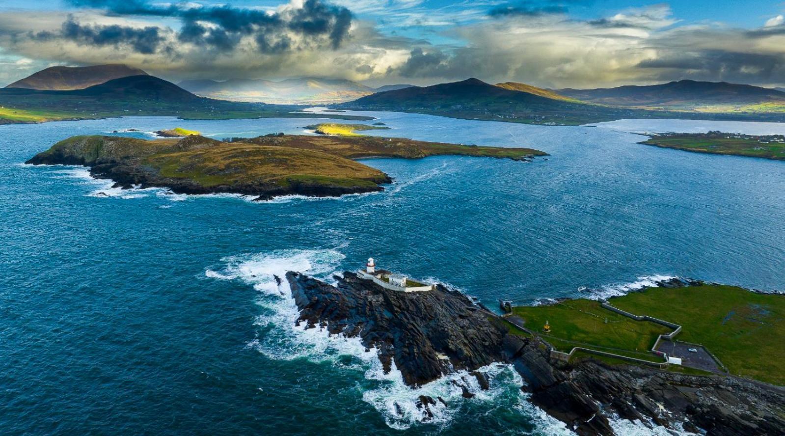 Double Decker Bus At Valentia Island Escape Hotel Chapeltown Exterior photo