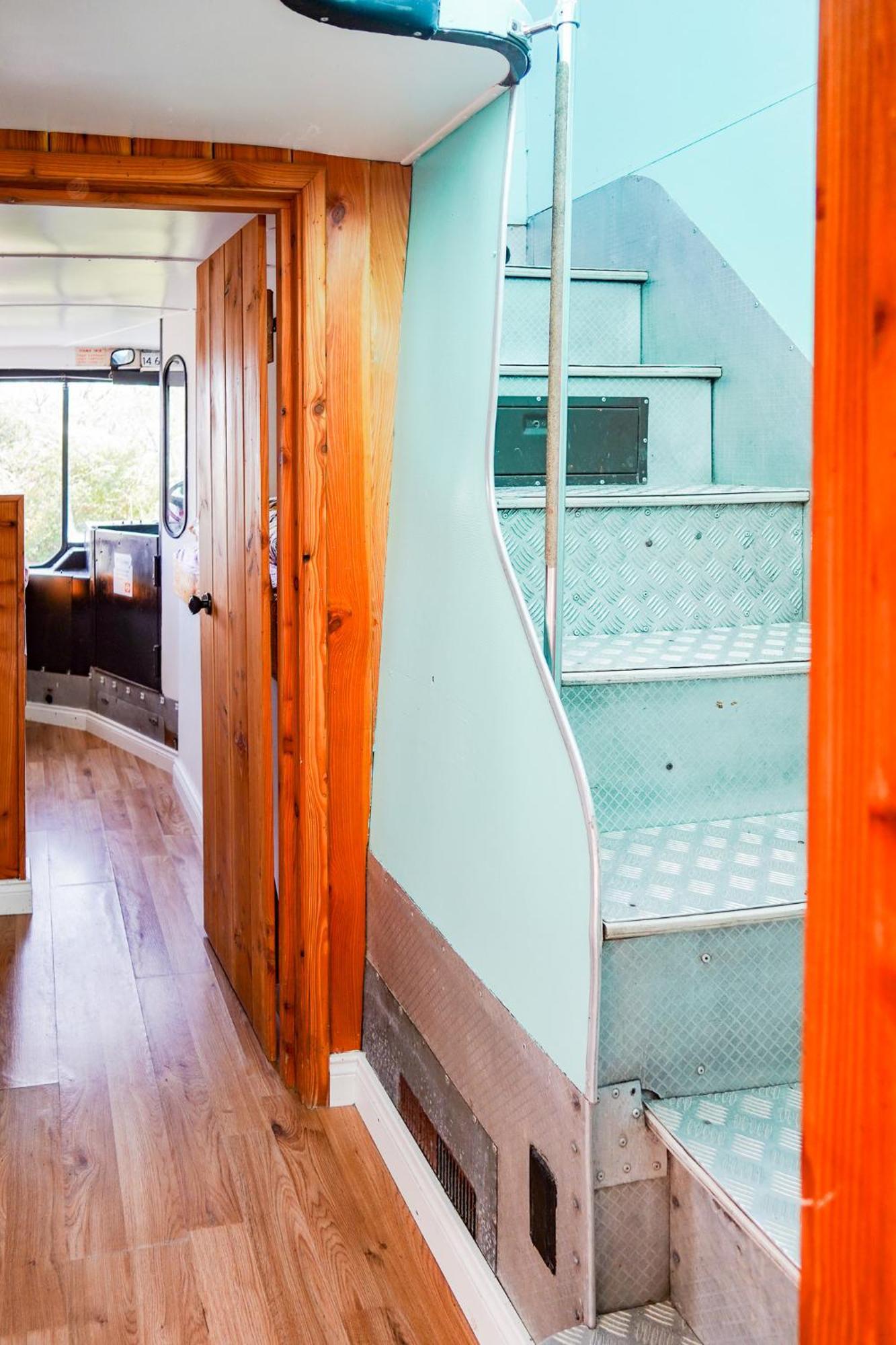 Double Decker Bus At Valentia Island Escape Hotel Chapeltown Exterior photo