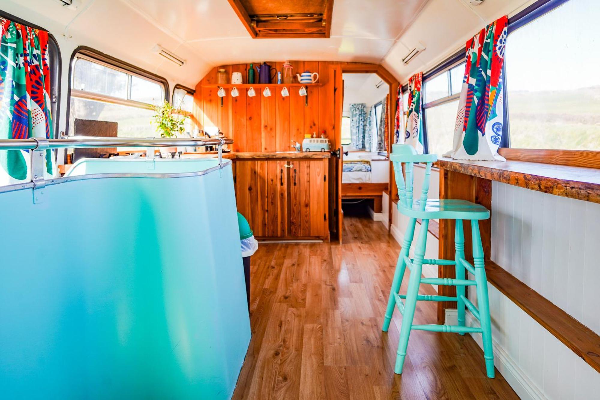 Double Decker Bus At Valentia Island Escape Hotel Chapeltown Exterior photo