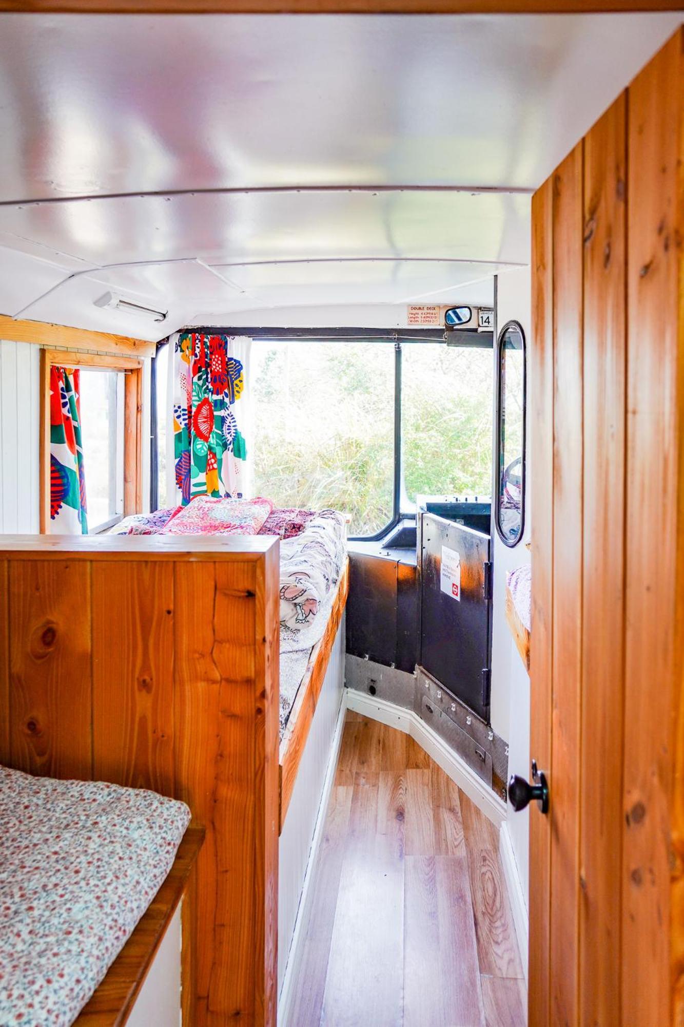 Double Decker Bus At Valentia Island Escape Hotel Chapeltown Exterior photo