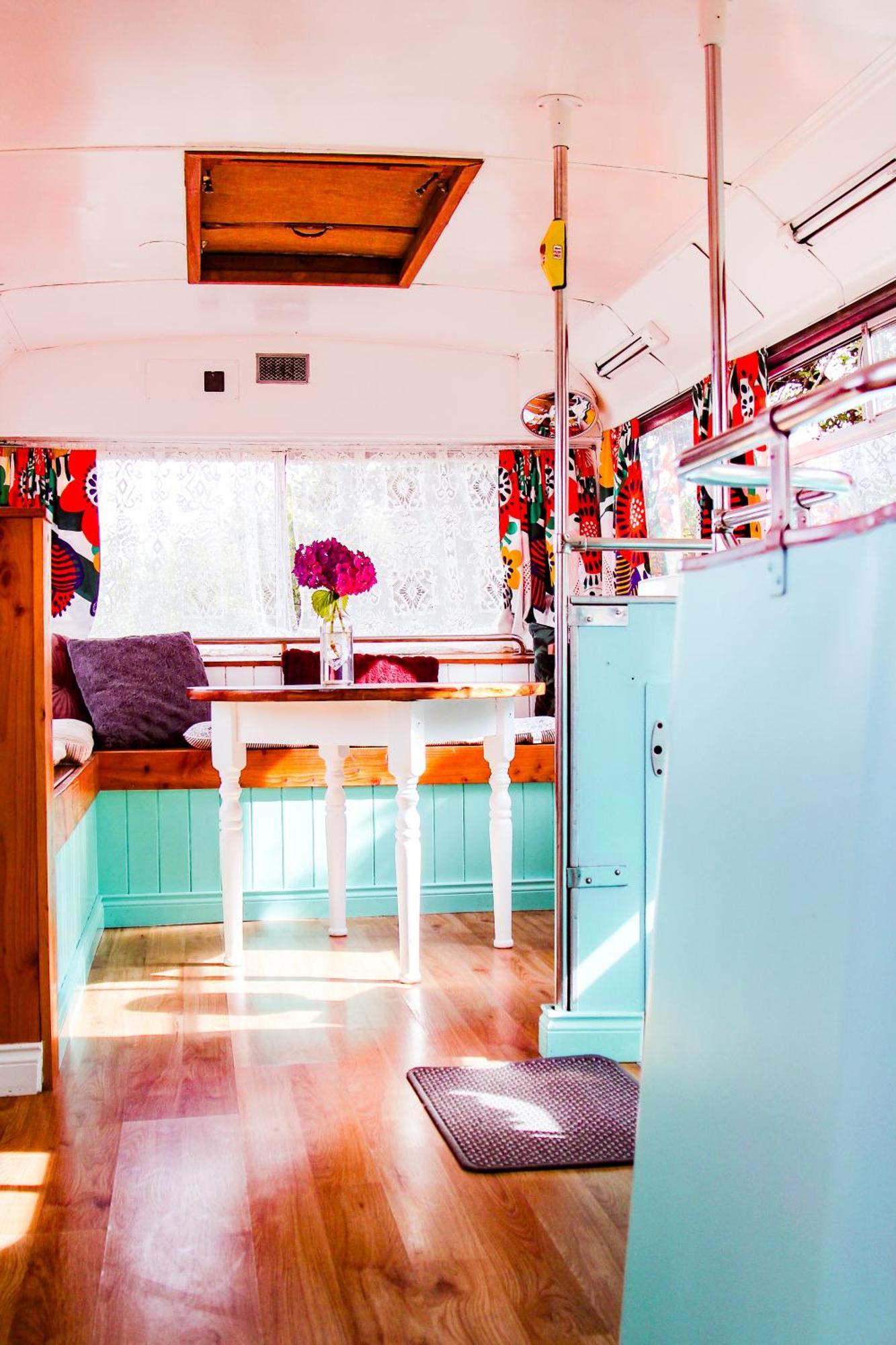 Double Decker Bus At Valentia Island Escape Hotel Chapeltown Exterior photo