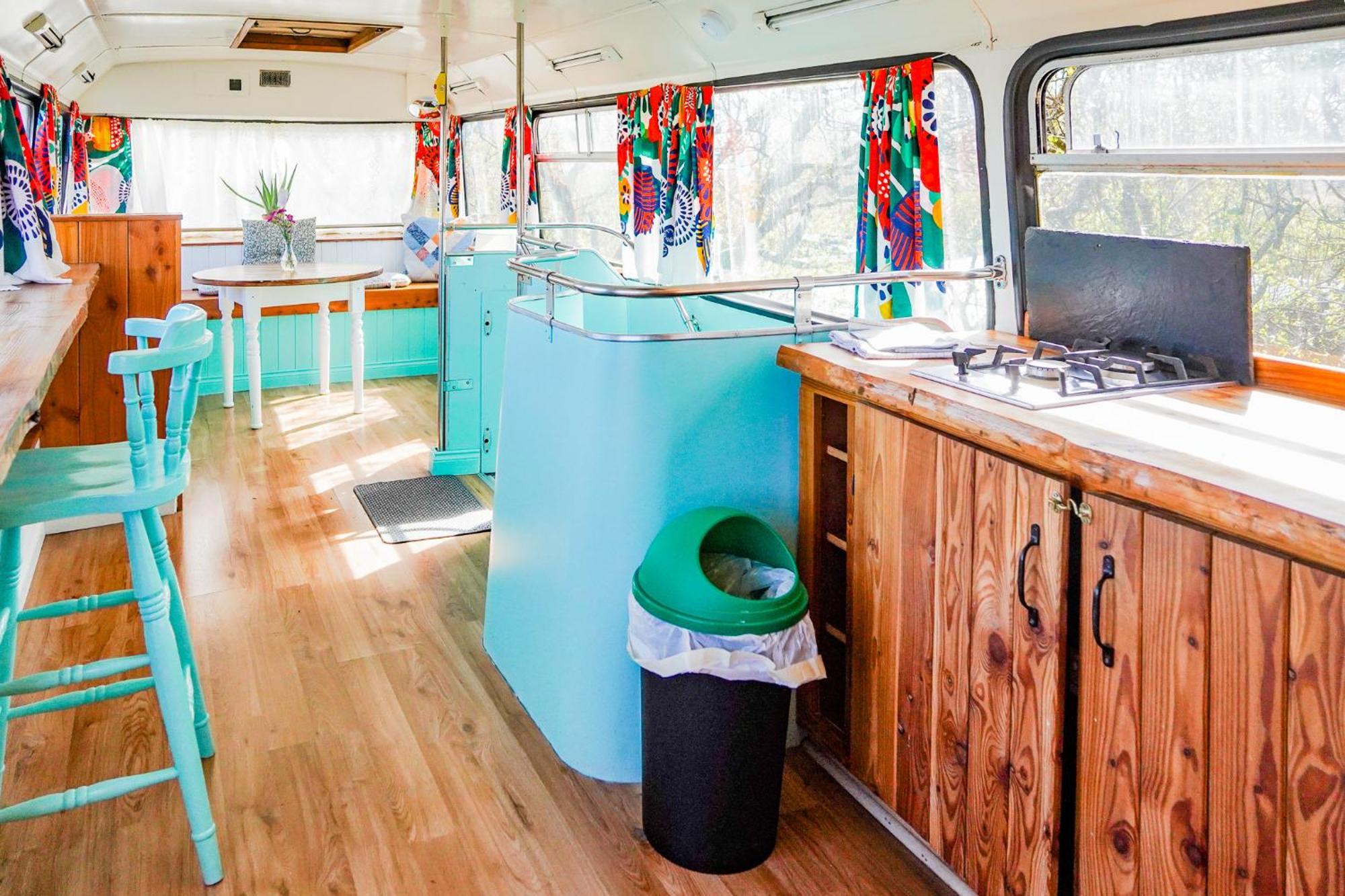 Double Decker Bus At Valentia Island Escape Hotel Chapeltown Exterior photo